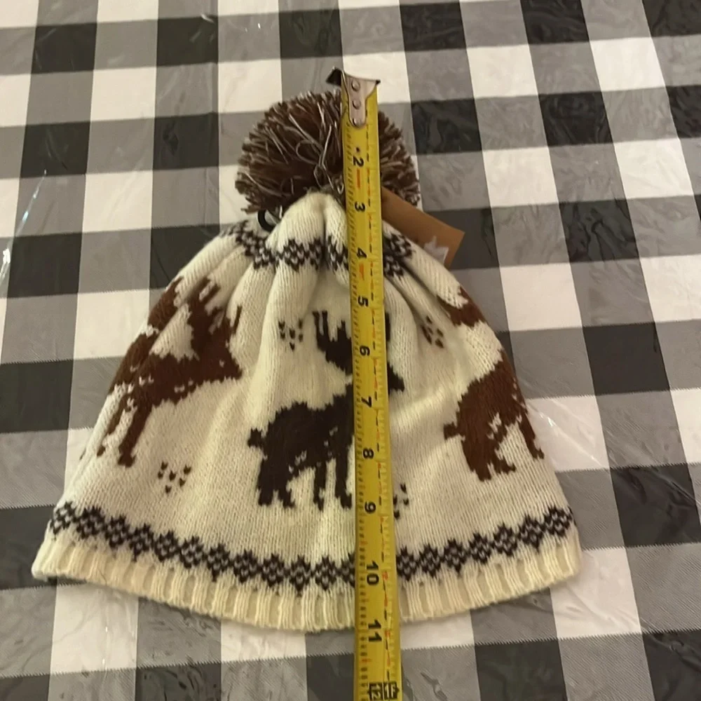 New Beige Deer Women’s Pom Pom Hat NWT